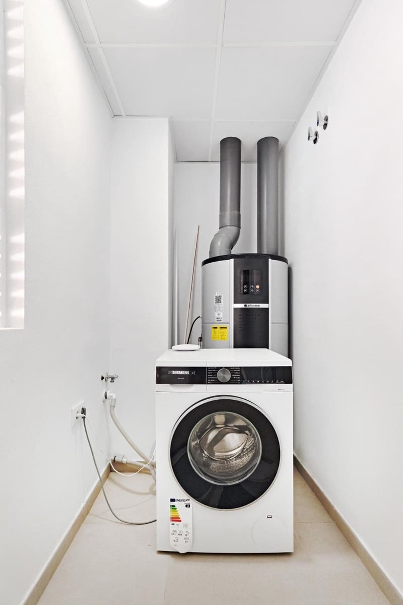 Bungalow de 2 habitaciones en La Veleta en venta con piscina garaje - 360.000 € (Ref: 9518909)