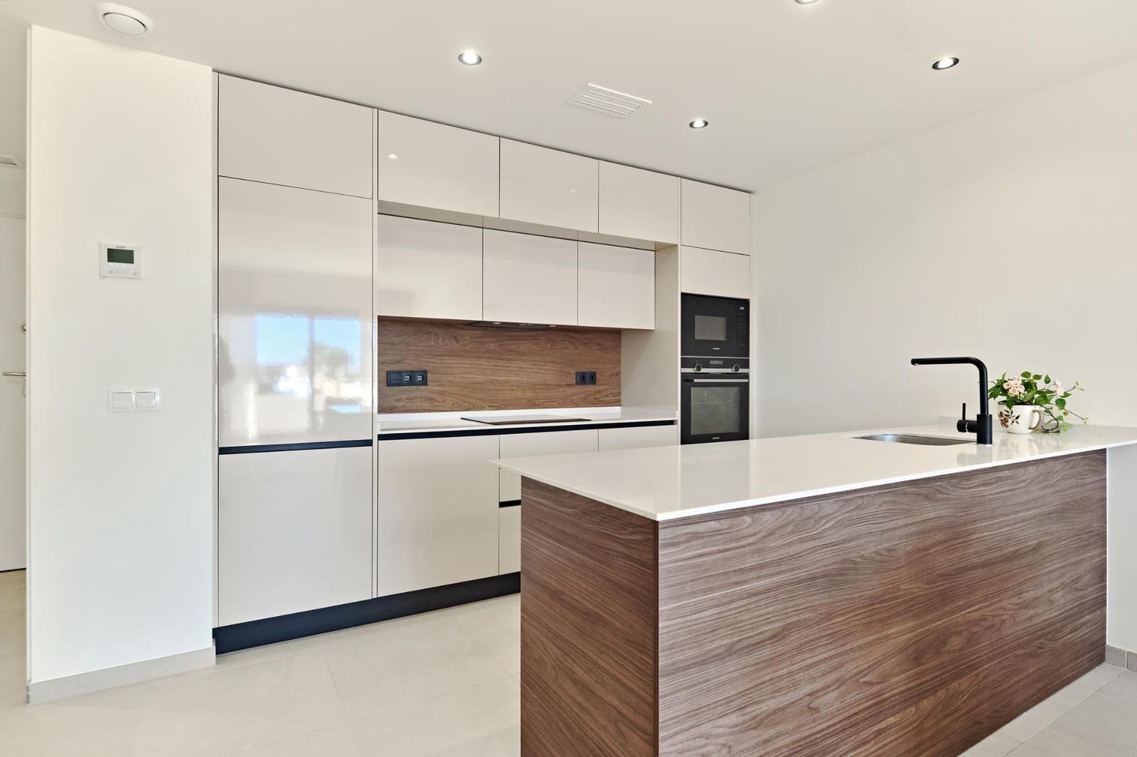 Bungalow de 2 habitaciones en La Veleta en venta con piscina garaje - 360.000 € (Ref: 9518909)