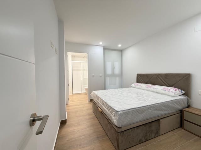 2 sypialnia Apartament na sprzedaż w Torrevieja z basenem garażem - 330 000 € (Ref: 9520844)