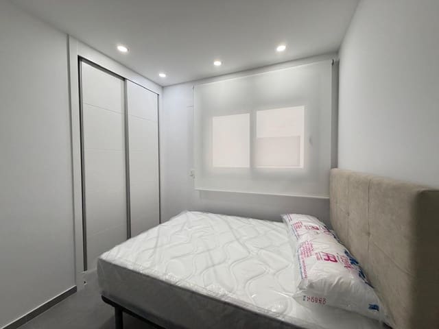 3 soveværelse Lejlighed til salg i Torrevieja med swimmingpool garage - € 349.000 (Ref: 9520845)