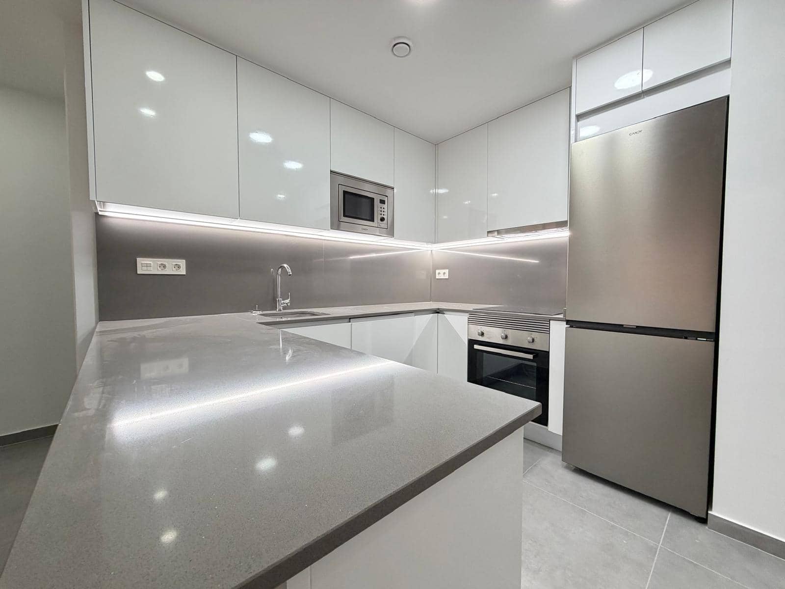 3 soveværelse Lejlighed til salg i Torrevieja med swimmingpool garage - € 349.000 (Ref: 9520845)