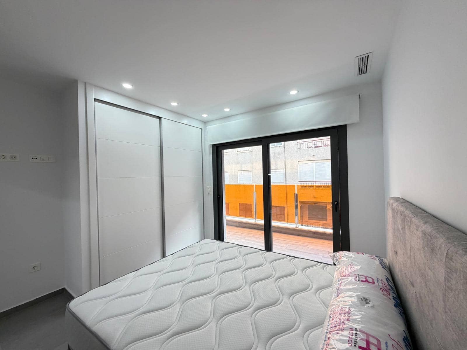 3 soveværelse Lejlighed til salg i Torrevieja med swimmingpool garage - € 349.000 (Ref: 9520845)