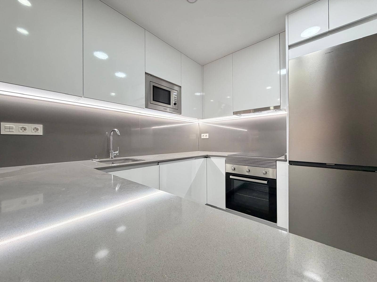 3 soveværelse Lejlighed til salg i Torrevieja med swimmingpool garage - € 349.000 (Ref: 9520845)