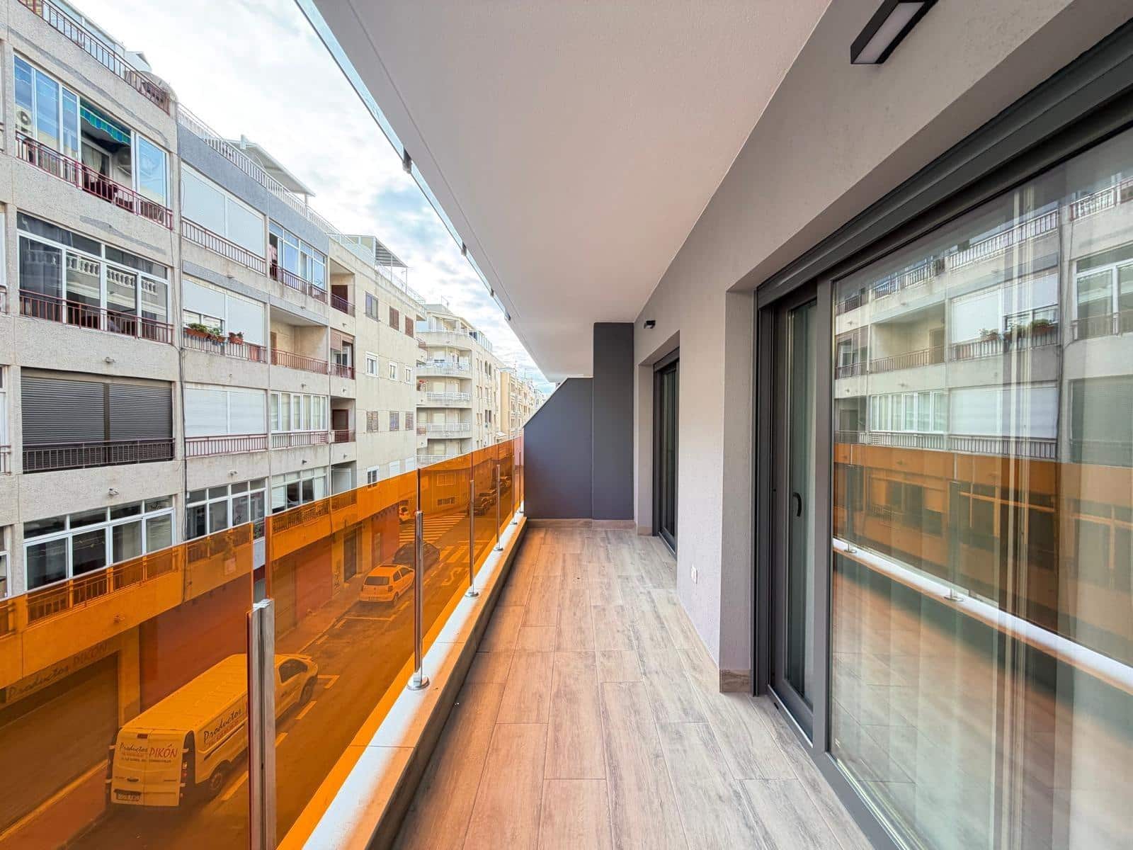 3 soveværelse Lejlighed til salg i Torrevieja med swimmingpool garage - € 349.000 (Ref: 9520845)