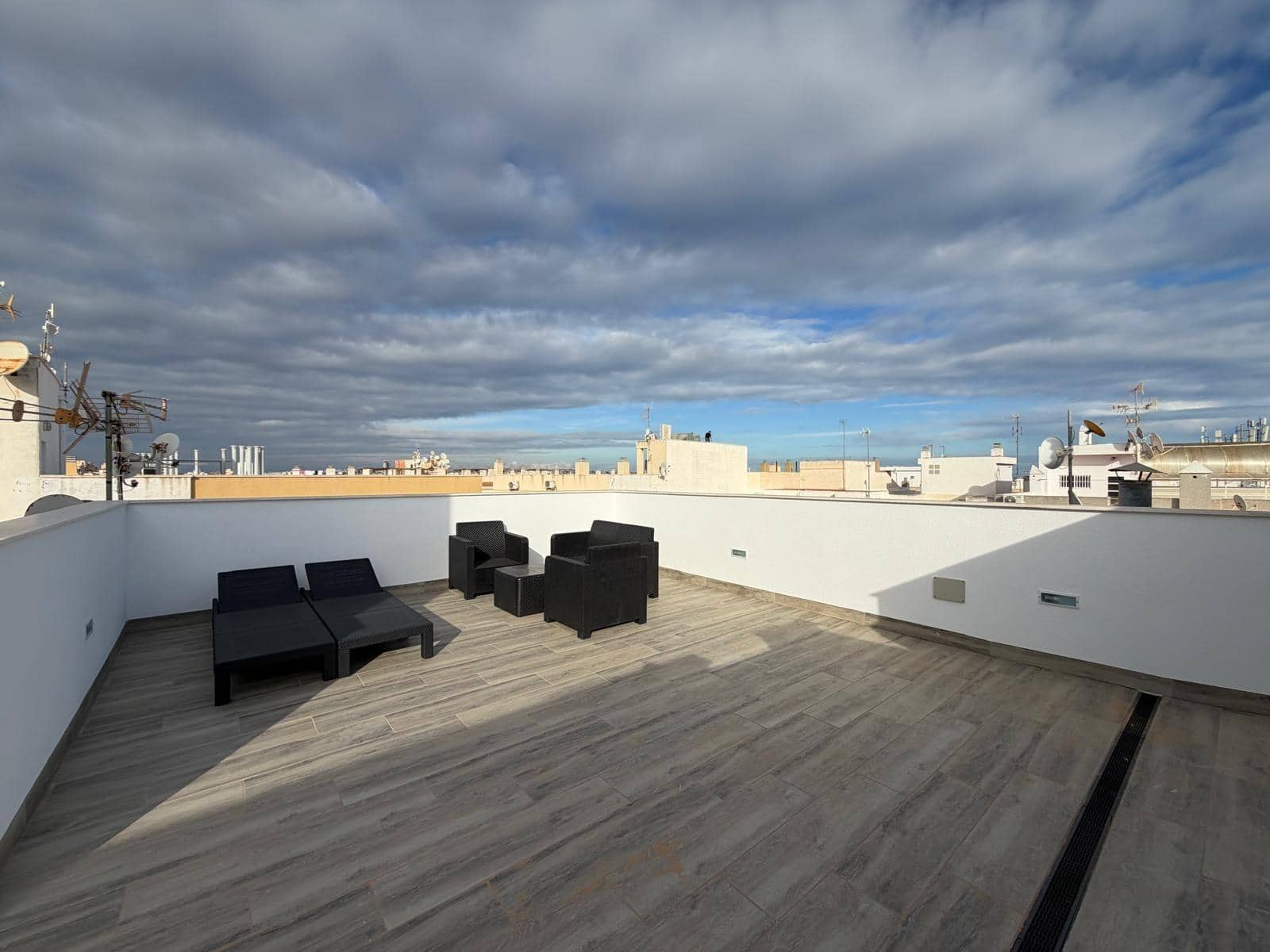 3 soveværelse Lejlighed til salg i Torrevieja med swimmingpool garage - € 349.000 (Ref: 9520845)