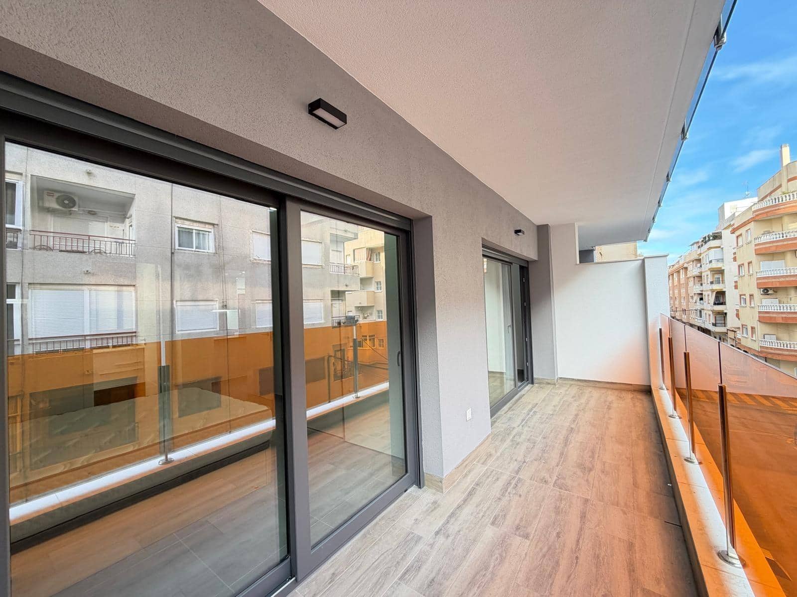 3 soveværelse Lejlighed til salg i Torrevieja med swimmingpool garage - € 349.000 (Ref: 9520845)