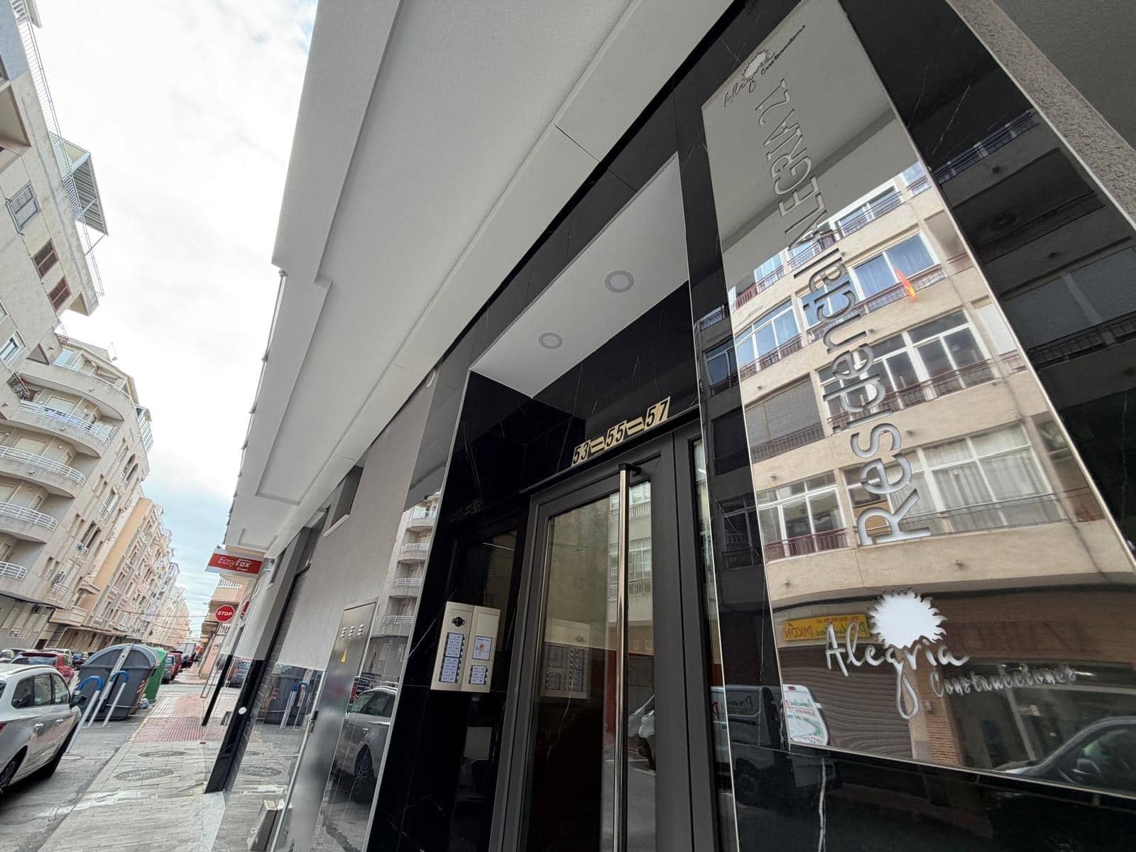 3 soveværelse Lejlighed til salg i Torrevieja med swimmingpool garage - € 349.000 (Ref: 9520845)