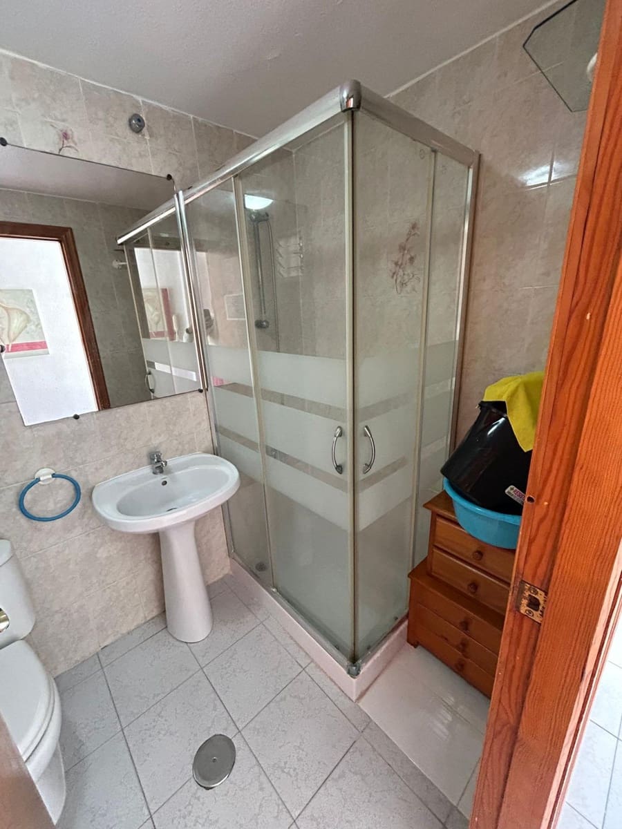 Yksiö myytävänä paikassa Torrevieja mukana uima-altaan - 95 000 € (Ref: 9533732)