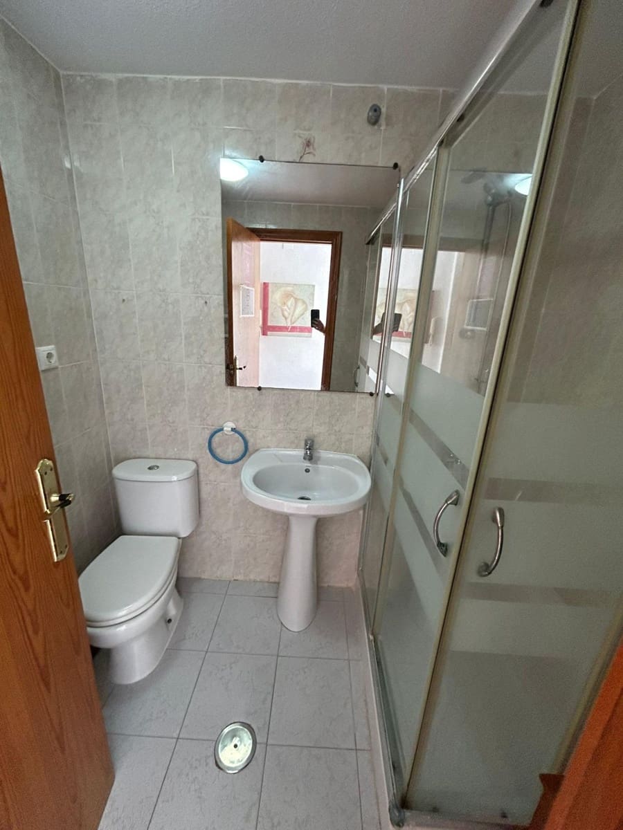 Yksiö myytävänä paikassa Torrevieja mukana uima-altaan - 95 000 € (Ref: 9533732)