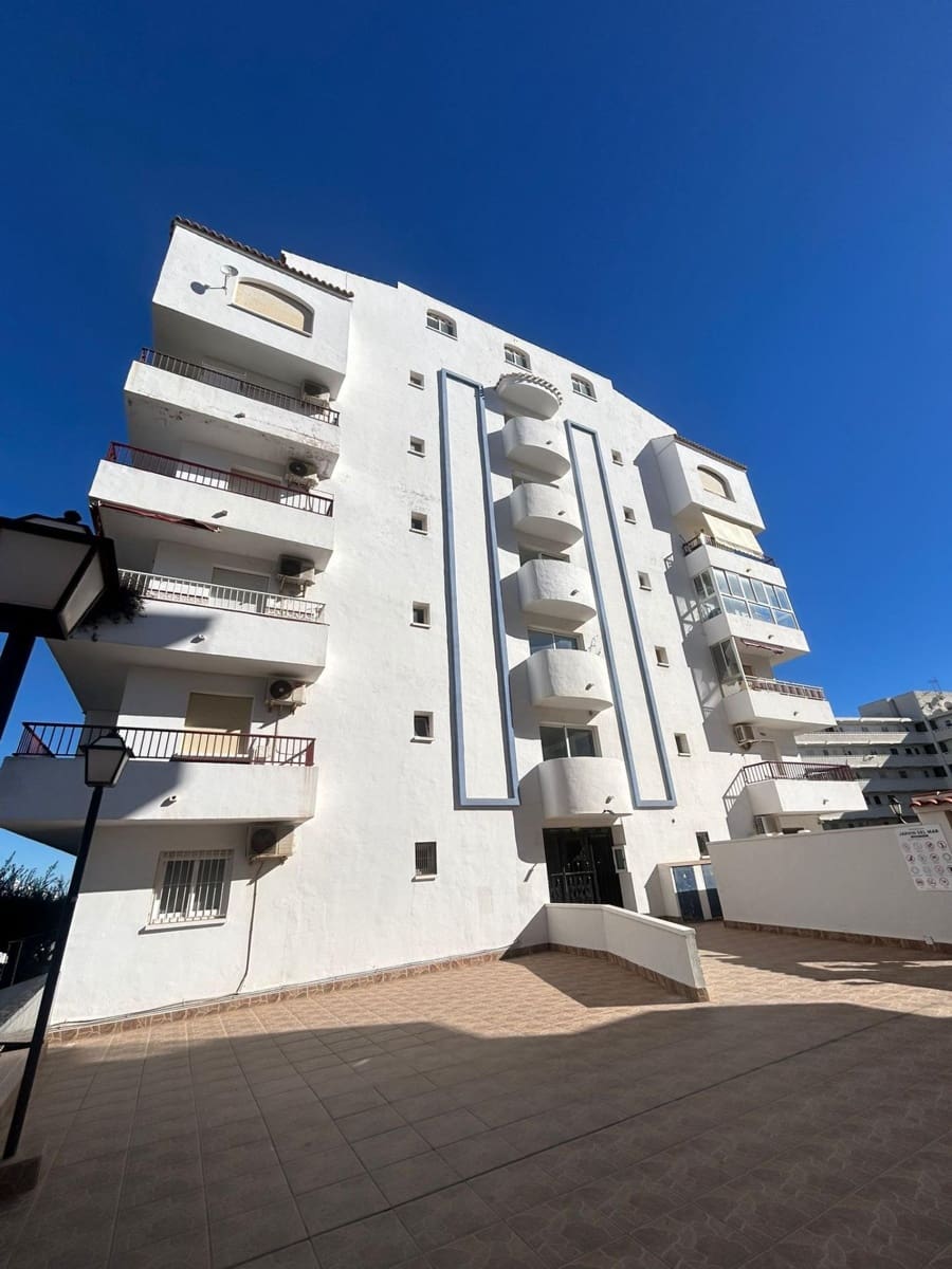 Yksiö myytävänä paikassa Torrevieja mukana uima-altaan - 95 000 € (Ref: 9533732)