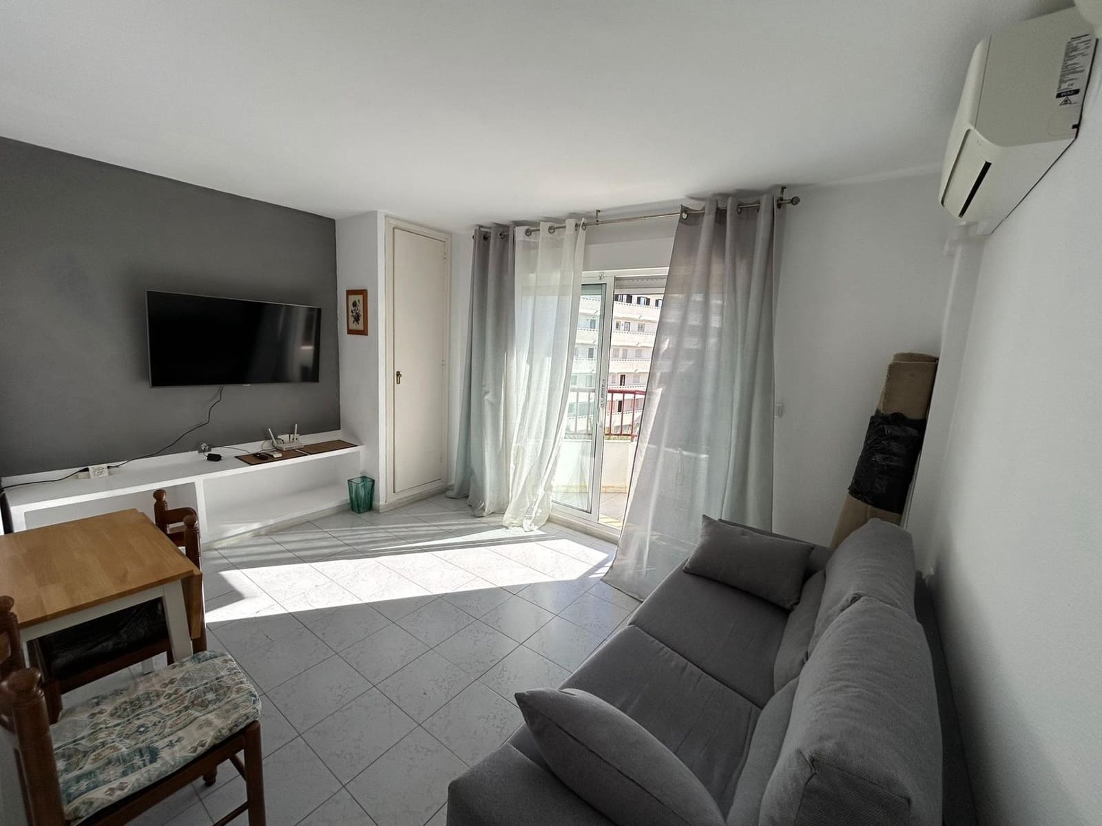 Yksiö myytävänä paikassa Torrevieja mukana uima-altaan - 95 000 € (Ref: 9533732)