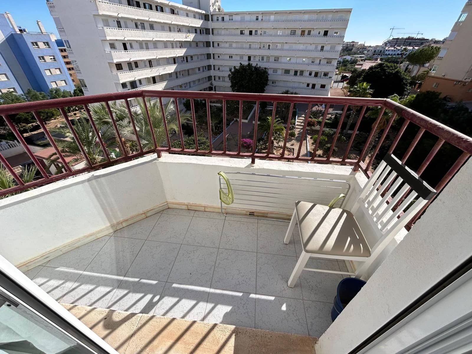 Yksiö myytävänä paikassa Torrevieja mukana uima-altaan - 95 000 € (Ref: 9533732)