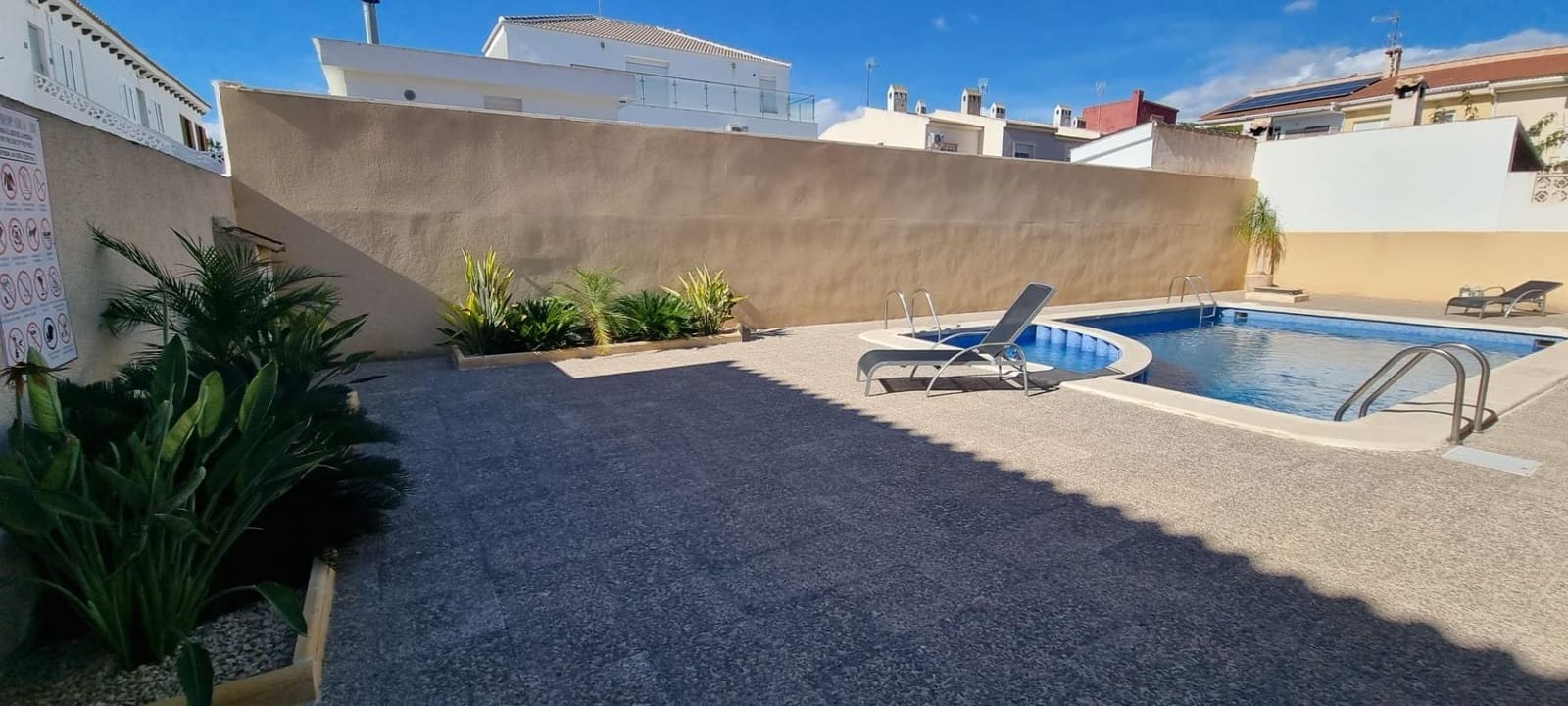 1 quarto Bungalow para venda em Torrevieja com piscina - 129 000 € (Ref: 9533733)