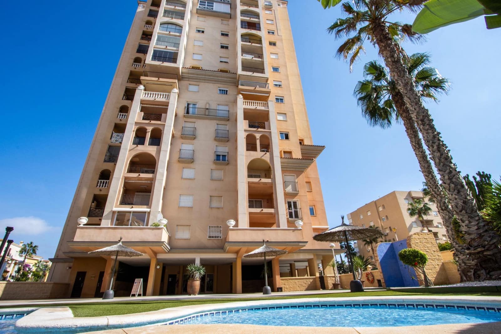 3 quarto Apartamento para venda em Torrevieja com piscina - 359 900 € (Ref: 9535929)