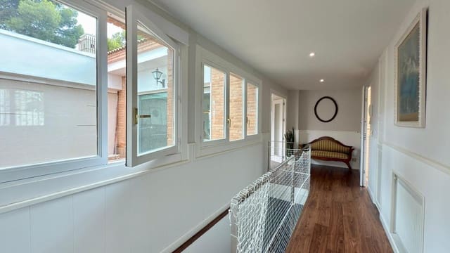 3 makuuhuone Huvila myytävänä paikassa La Nucia mukana uima-altaan - 970 000 € (Ref: 9535930)