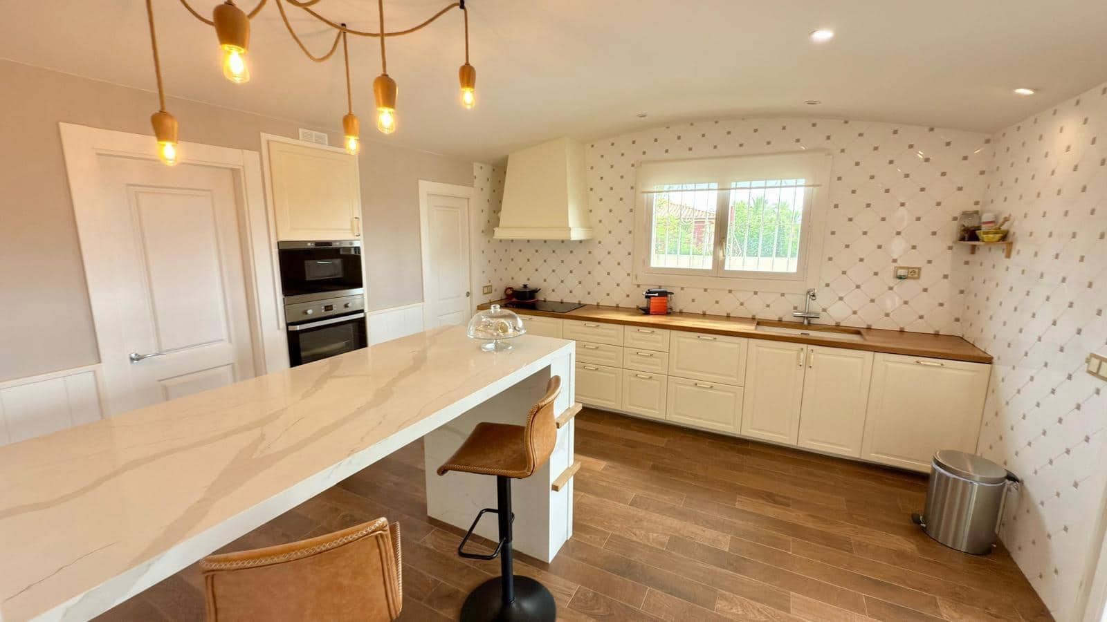 3 makuuhuone Huvila myytävänä paikassa La Nucia mukana uima-altaan - 970 000 € (Ref: 9535930)