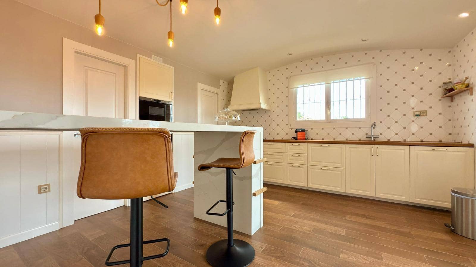 3 makuuhuone Huvila myytävänä paikassa La Nucia mukana uima-altaan - 970 000 € (Ref: 9535930)