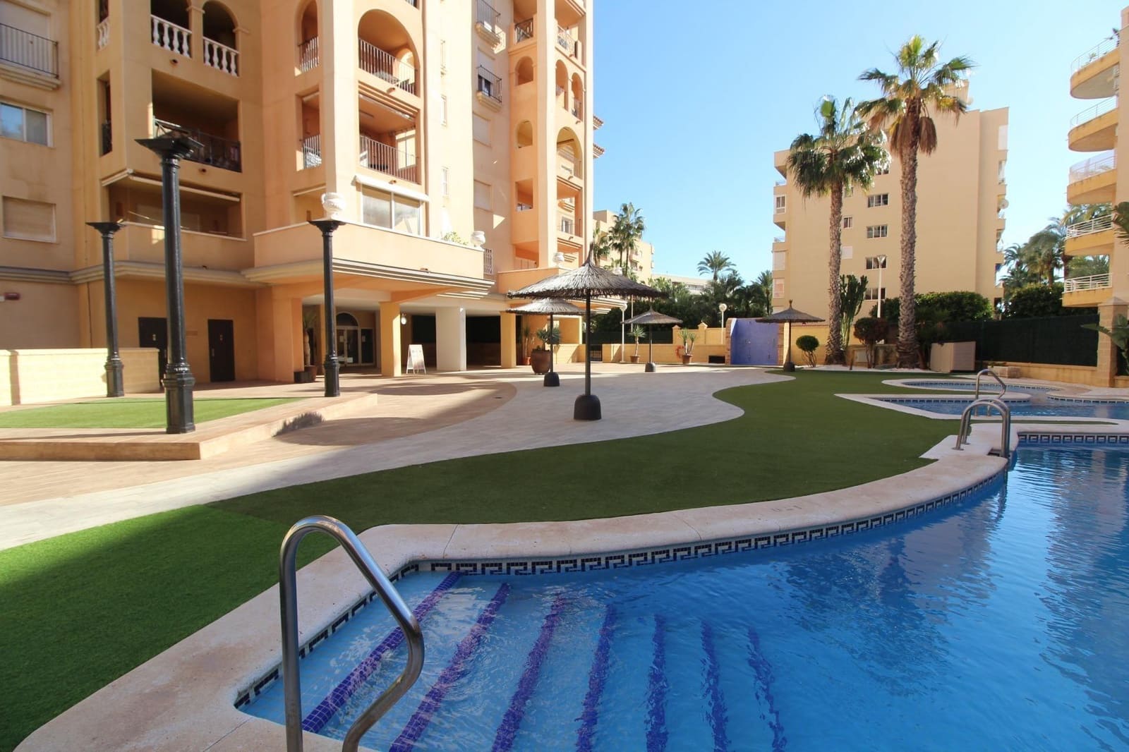 2 soverom Leilighet til salgs i Torrevieja med svømmebasseng - € 265 000 (Ref: 9535935)