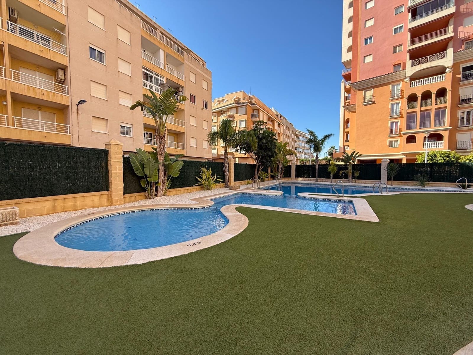 2 soverom Leilighet til salgs i Torrevieja med svømmebasseng - € 265 000 (Ref: 9535935)