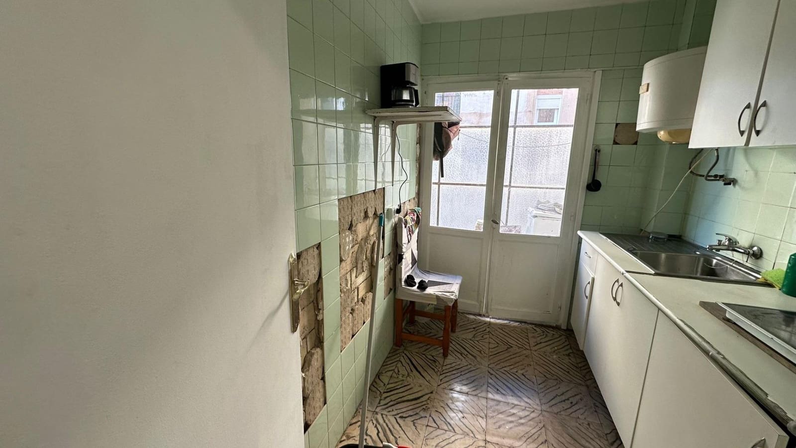 3 bedroom Apartment for sale in Alicante / Alacant city - € 75,000 (Ref: 9537324)