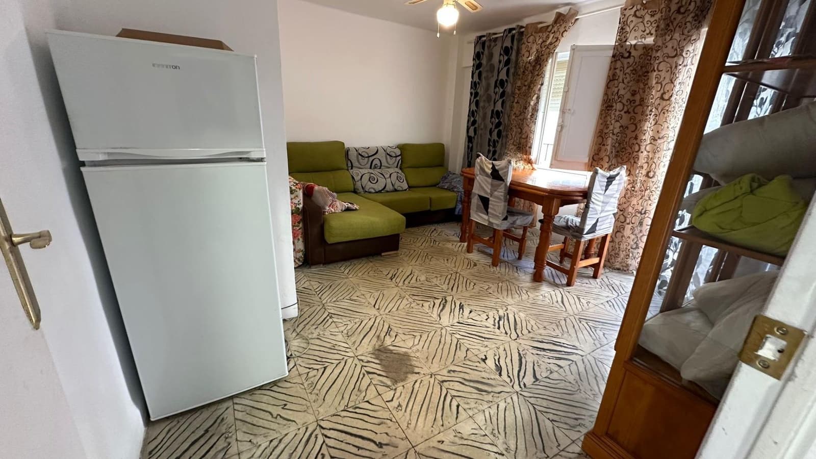 3 bedroom Apartment for sale in Alicante / Alacant city - € 75,000 (Ref: 9537324)