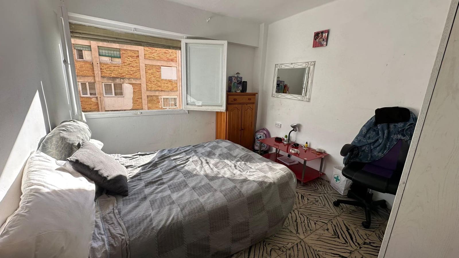 3 bedroom Apartment for sale in Alicante / Alacant city - € 75,000 (Ref: 9537324)