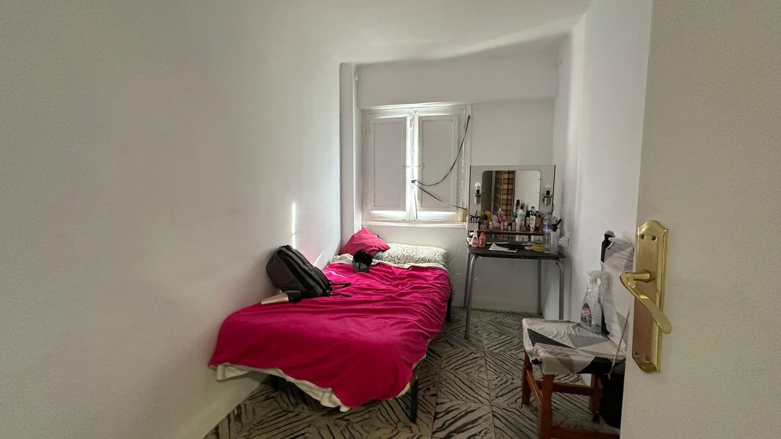 3 bedroom Apartment for sale in Alicante / Alacant city - € 75,000 (Ref: 9537324)