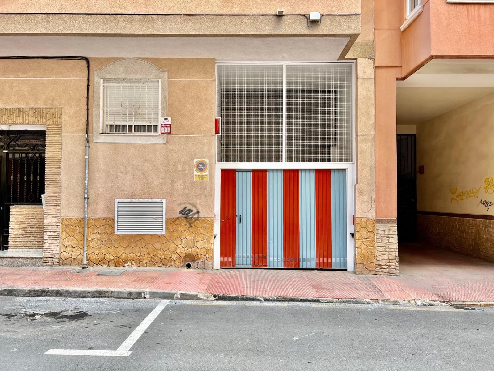 Garaje en Torrevieja en venta - 13.000 € (Ref: 9543612)