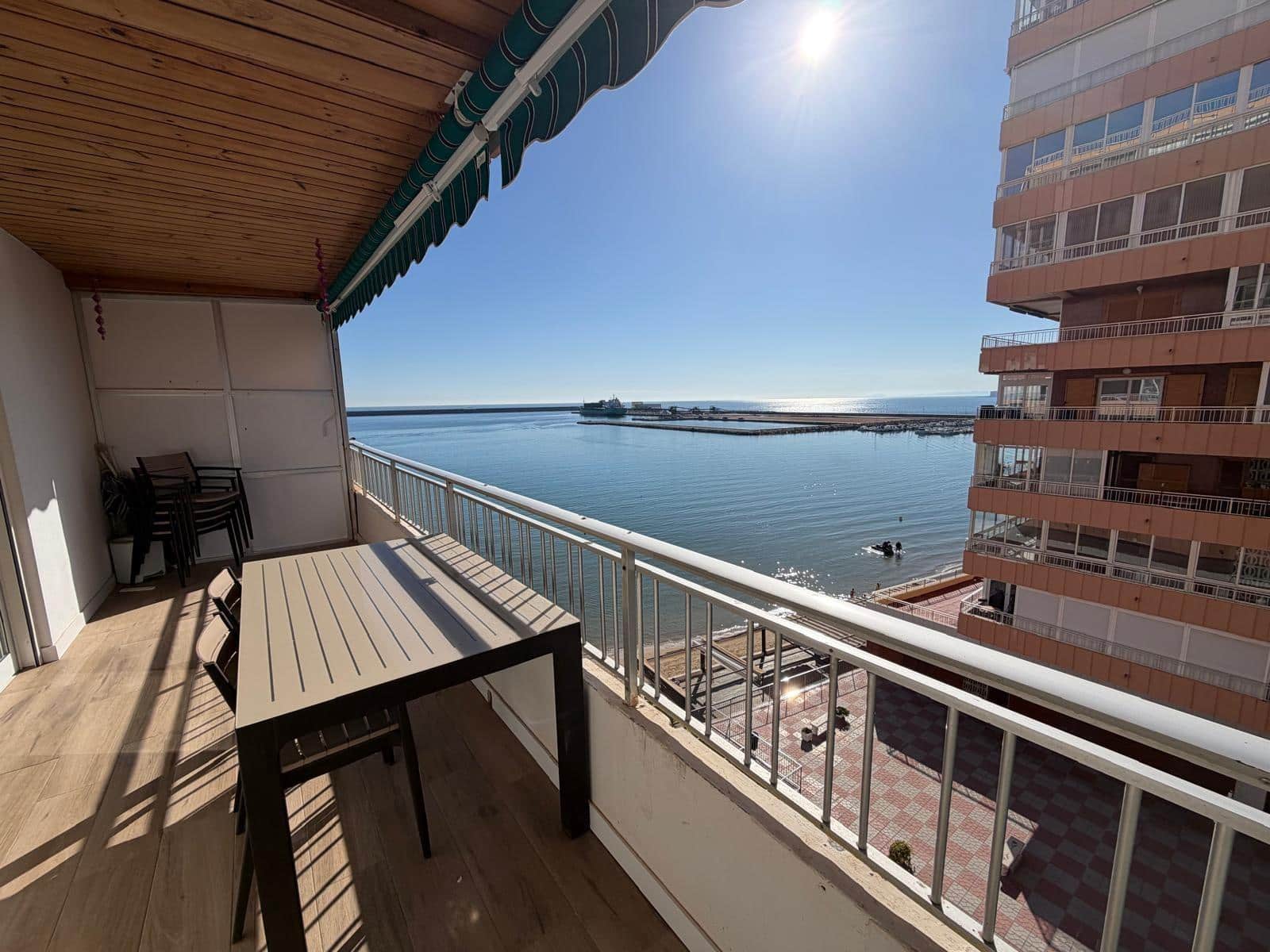3 makuuhuone Huoneisto myytävänä paikassa Torrevieja mukana uima-altaan - 289 000 € (Ref: 9548188)