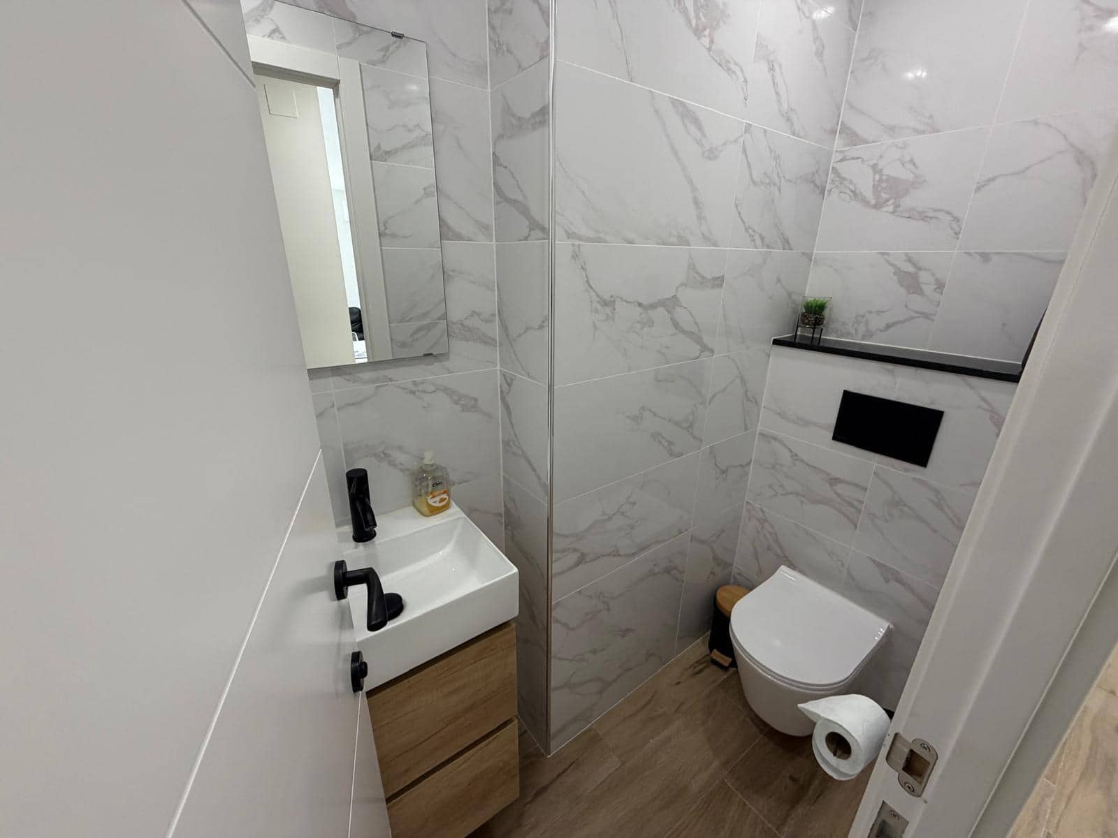 3 makuuhuone Huoneisto myytävänä paikassa Torrevieja mukana uima-altaan - 289 000 € (Ref: 9548188)