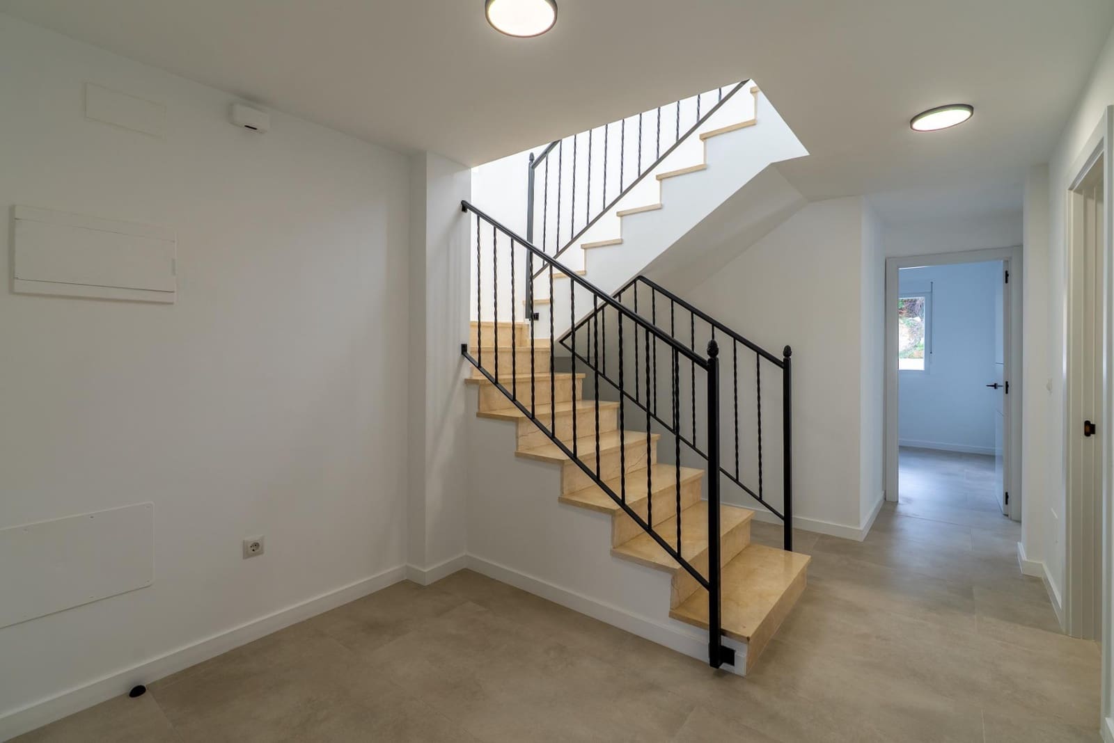 3 bedroom Villa for sale in El Campello with garage - € 550,000 (Ref: 9555830)