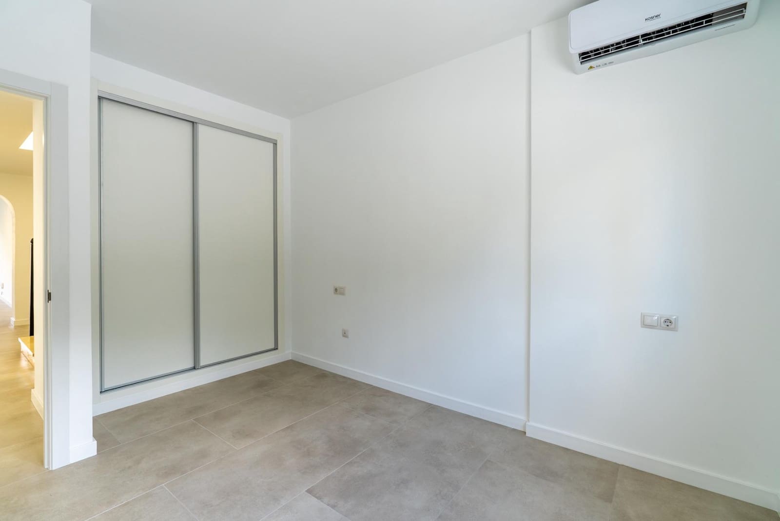 3 bedroom Villa for sale in El Campello with garage - € 550,000 (Ref: 9555830)