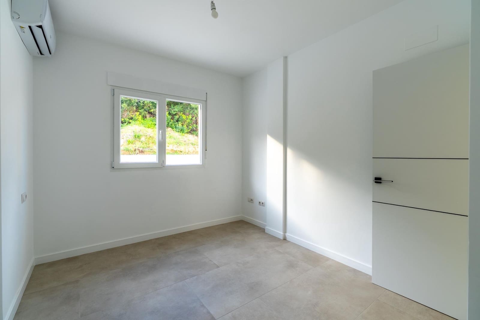 3 bedroom Villa for sale in El Campello with garage - € 550,000 (Ref: 9555830)