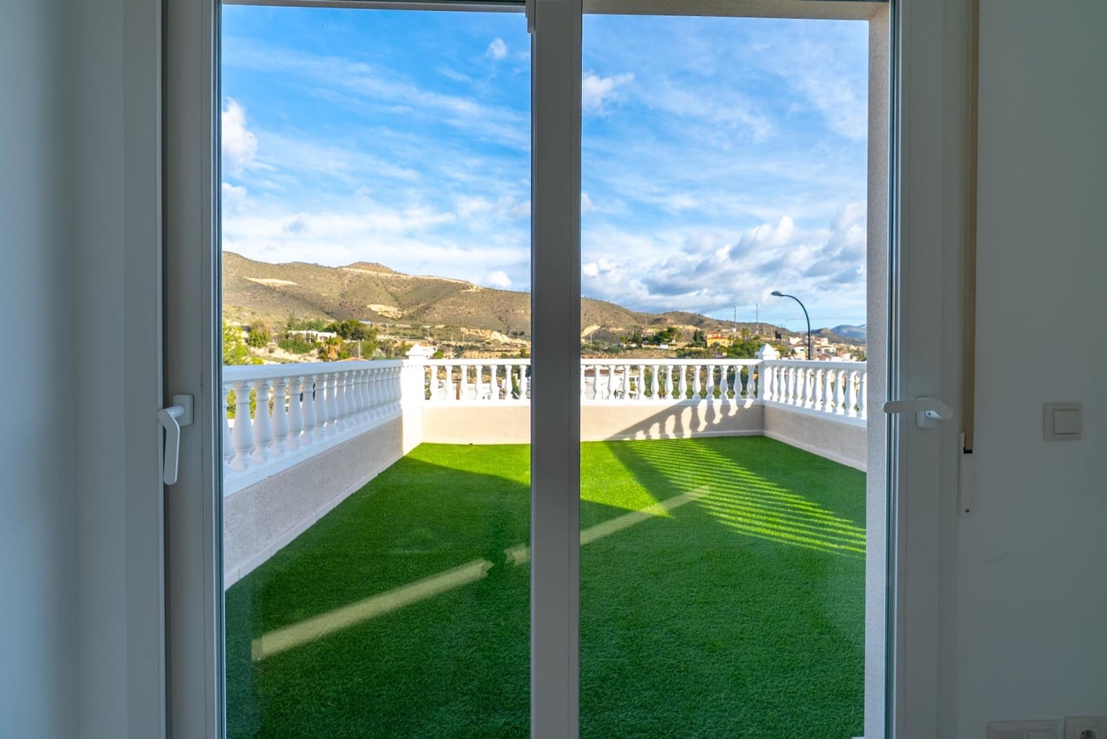 3 bedroom Villa for sale in El Campello with garage - € 550,000 (Ref: 9555830)