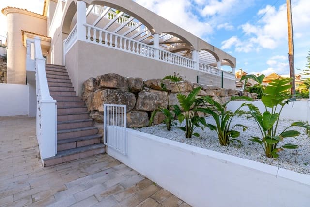 3 soverom Villa til salgs i El Campello med garasje - € 550 000 (Ref: 9555830)