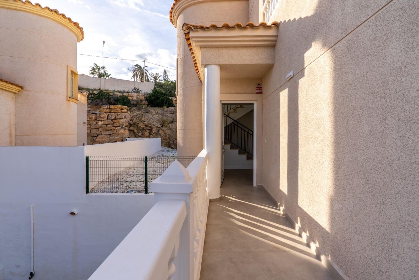 3 Zimmer Villa zu verkaufen in El Campello mit Garage - 549.500 € (Ref: 9555830)