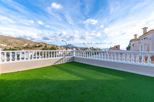 3 soverom Villa til salgs i El Campello med garasje - € 549 500 (Ref: 9555830)