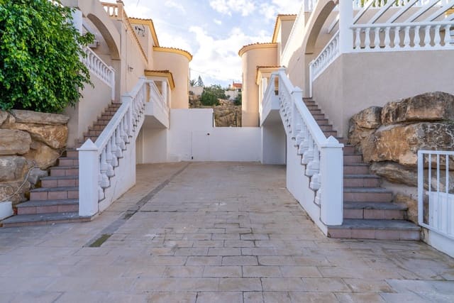 3 soverom Villa til salgs i El Campello med garasje - € 549 500 (Ref: 9555830)