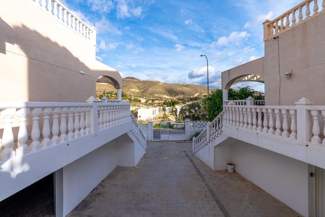 3 soverom Villa til salgs i El Campello med garasje - € 549 500 (Ref: 9555830)