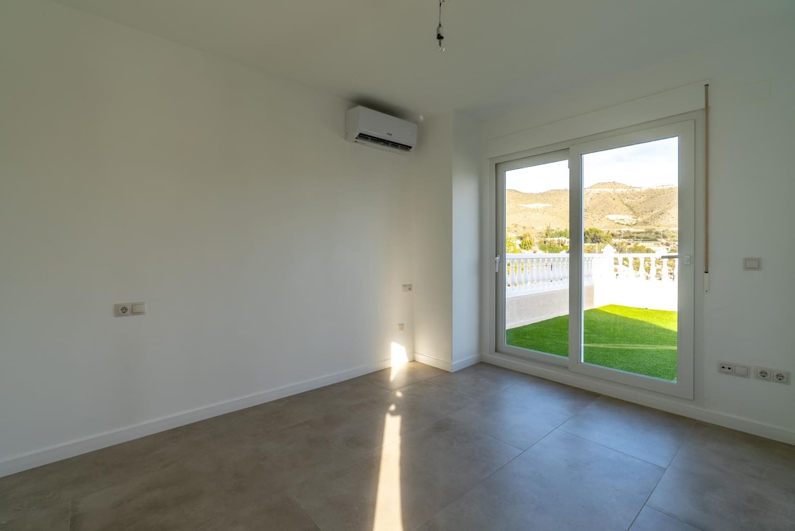 3 Zimmer Villa zu verkaufen in El Campello mit Garage - 549.500 € (Ref: 9555830)