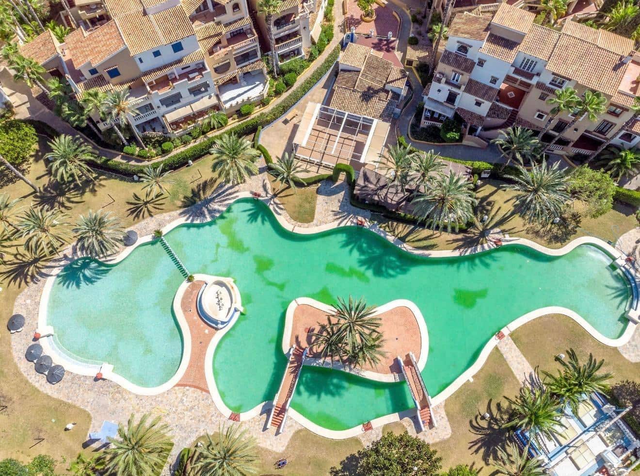 Ático de 3 habitaciones en Torrevieja en venta con piscina garaje - 499.900 € (Ref: 9565240)