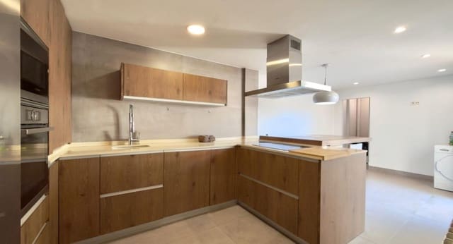 6 makuuhuone Rivitalo myytävänä paikassa Alicante Golf, Alicante kaupunki mukana uima-altaan 
autotalli - 698 000 € (Ref: 9565241)