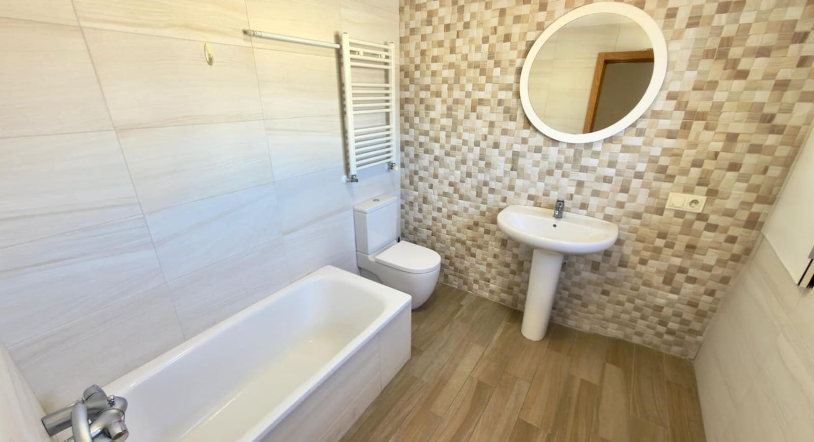 6 makuuhuone Rivitalo myytävänä paikassa Alicante kaupunki mukana uima-altaan 
autotalli - 698 000 € (Ref: 9565241)