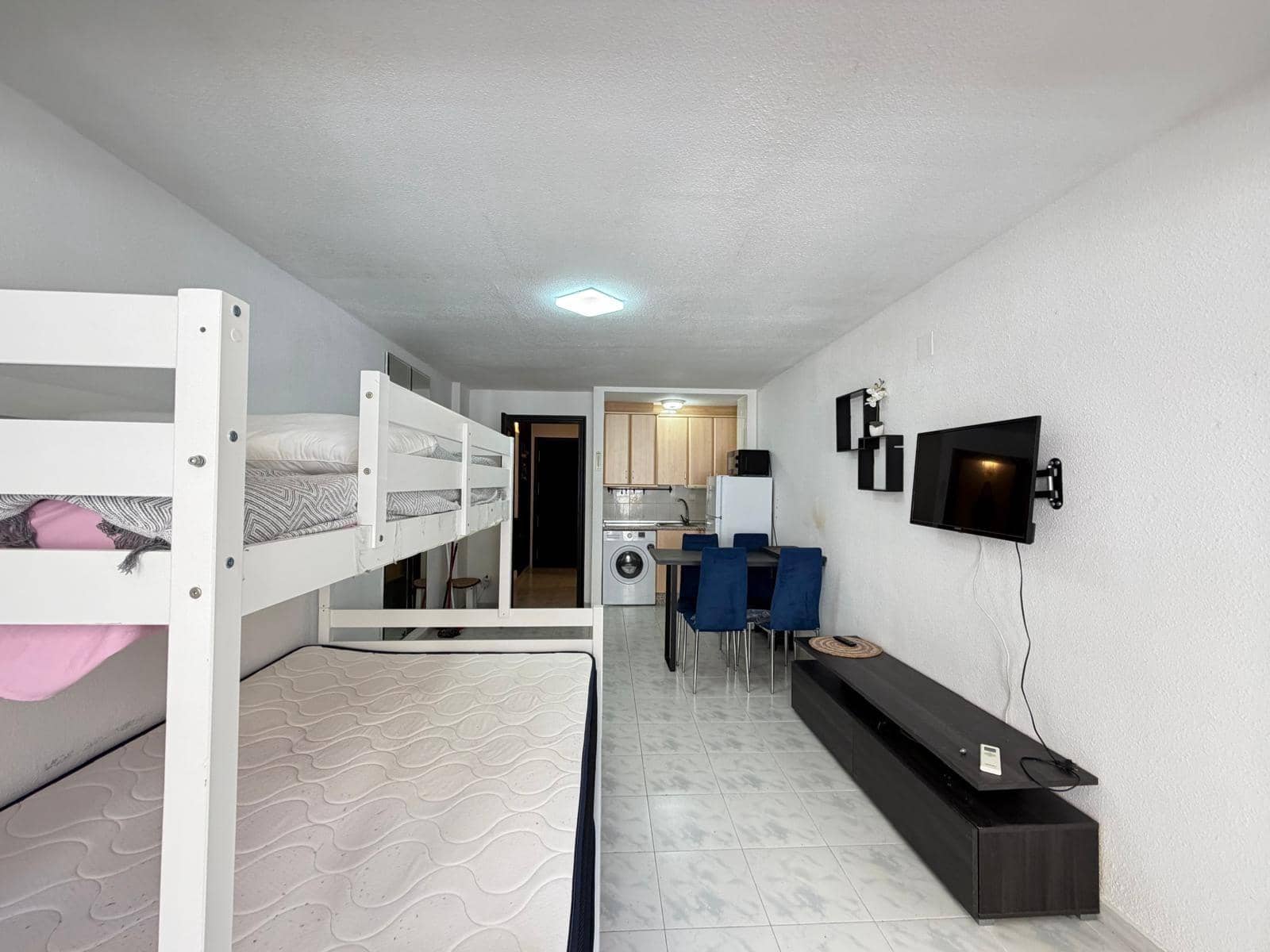 Studio for sale in Torrevieja - € 90,000 (Ref: 9568650)