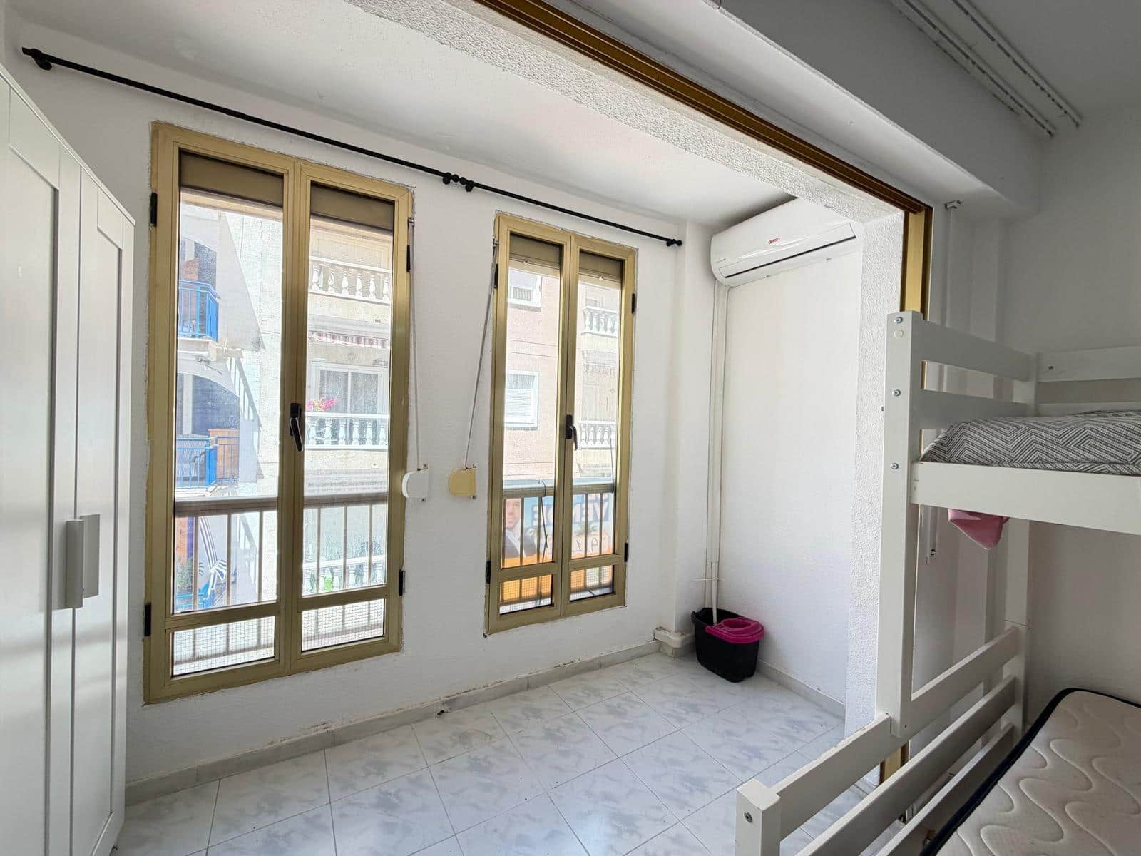 Studio for sale in Torrevieja - € 90,000 (Ref: 9568650)