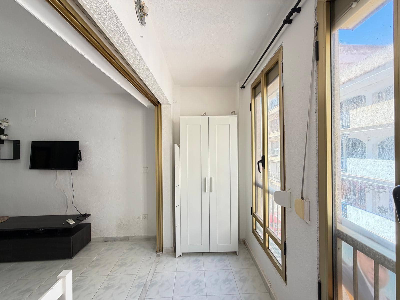 Studio for sale in Torrevieja - € 90,000 (Ref: 9568650)