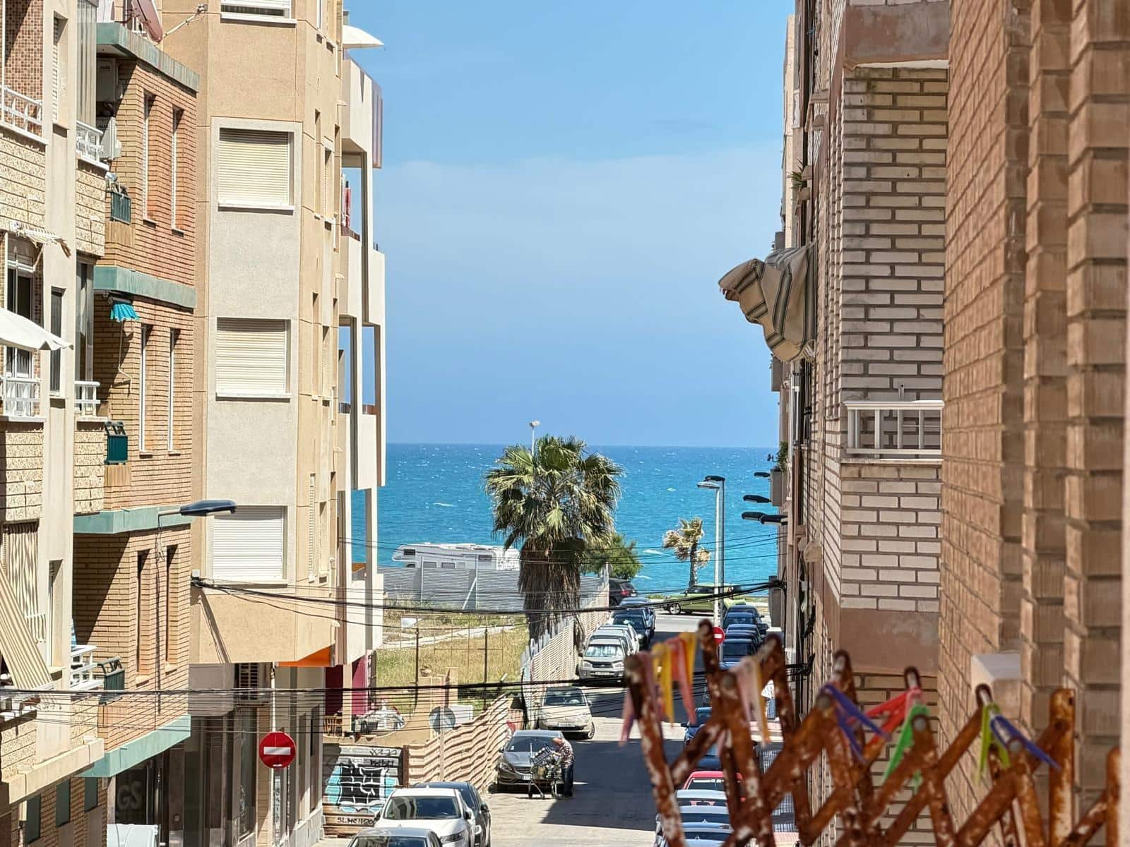 Studio for sale in Torrevieja - € 90,000 (Ref: 9568650)