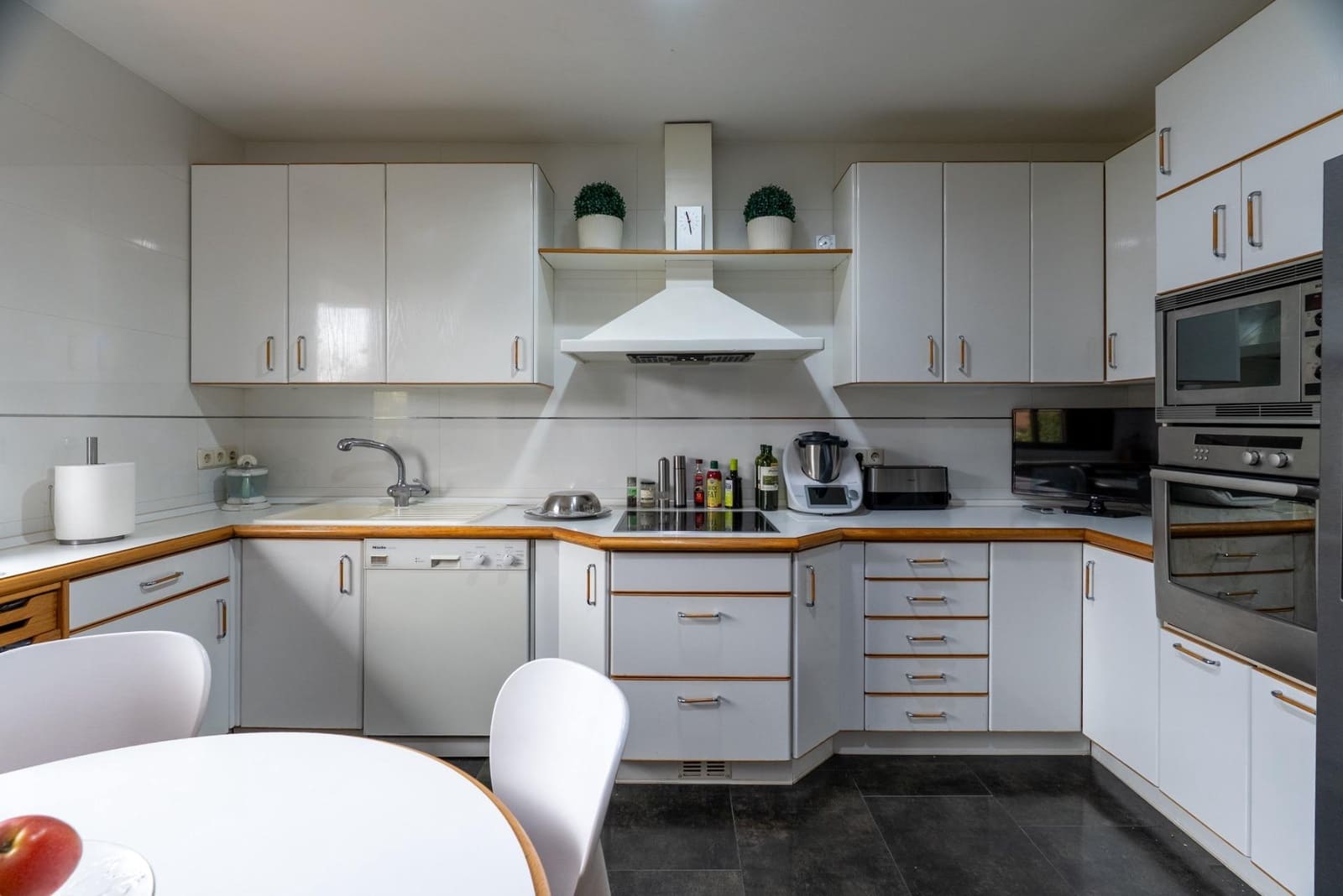 6 soverom Kjedet enebolig til salgs i Madrid by med svømmebasseng garasje - € 1 420 000 (Ref: 9568654)