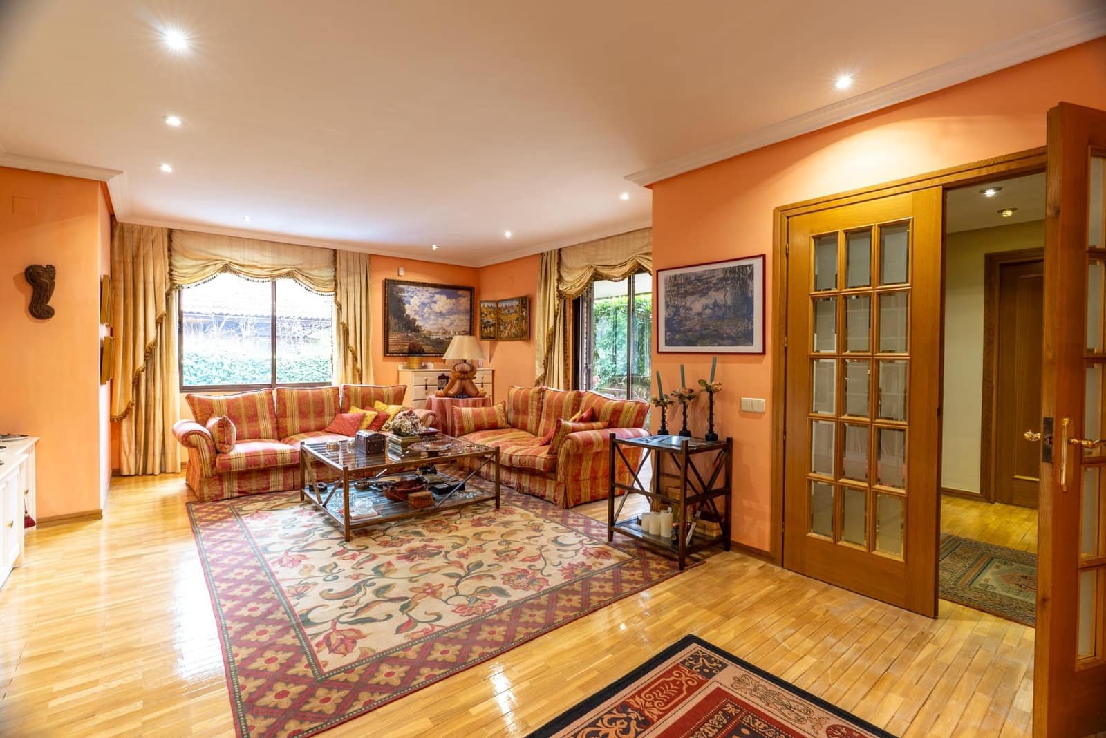 6 soverom Kjedet enebolig til salgs i Madrid by med svømmebasseng garasje - € 1 420 000 (Ref: 9568654)