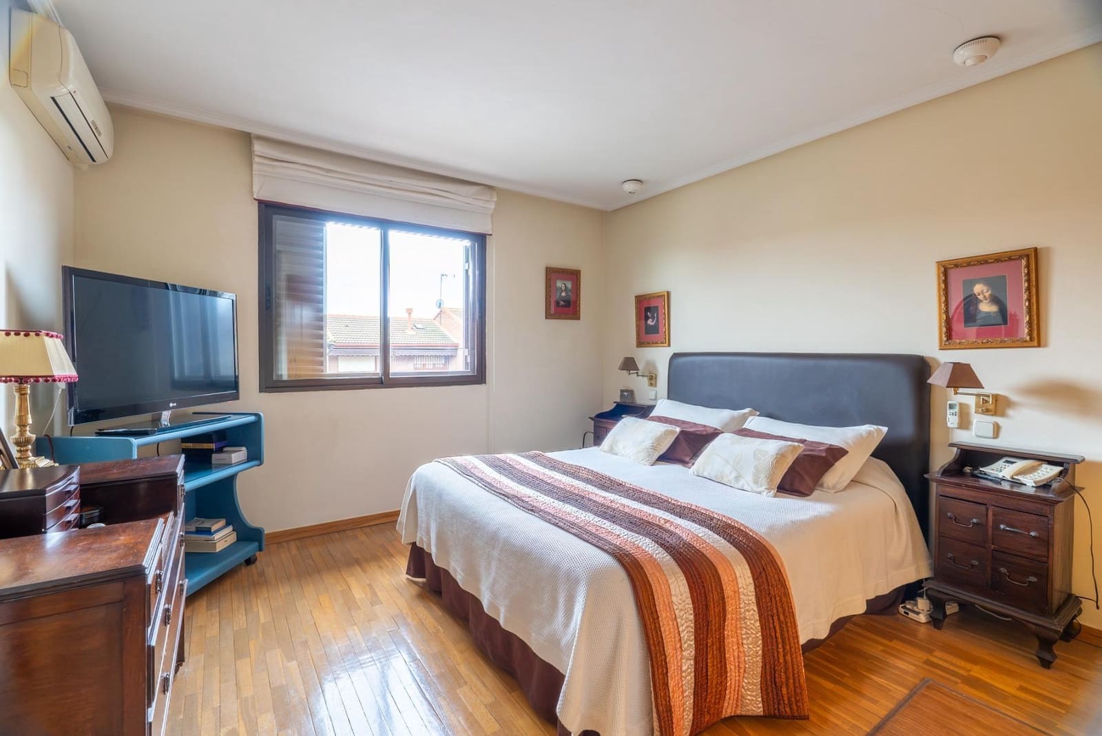 6 soverom Kjedet enebolig til salgs i Madrid by med svømmebasseng garasje - € 1 420 000 (Ref: 9568654)